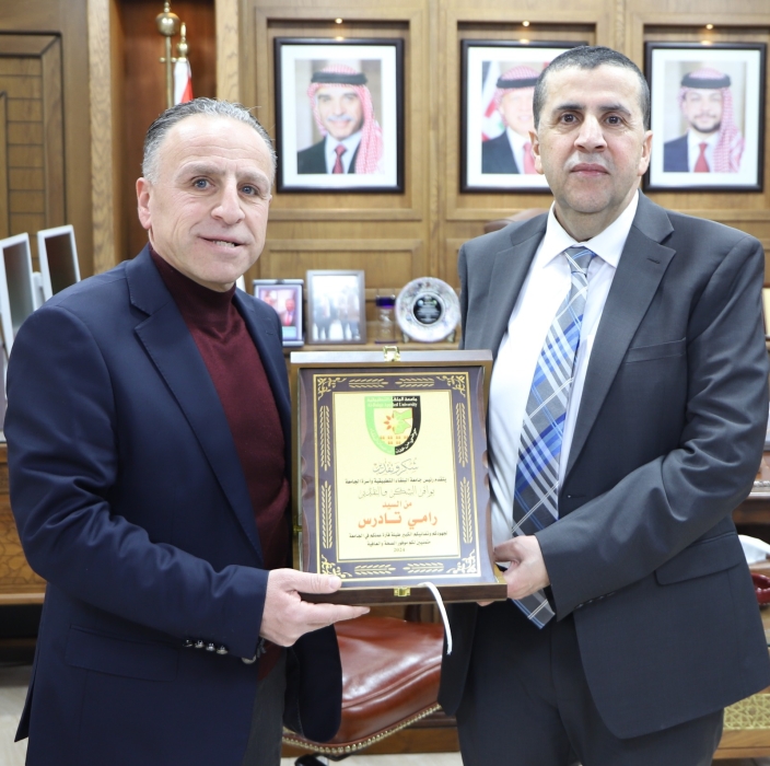 العجلوني يكرم الزميل رامي تادرس رئيس قسم الإعلام في جامعة البلقاء التطبيقية...صور