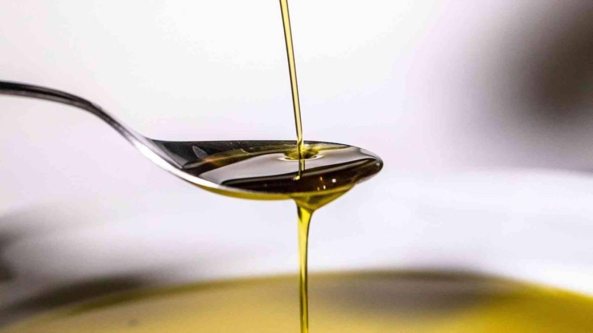 ضبط 32 تنكة زيت زيتون مغشوش بإربد