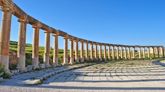 أجواء مشمسة ودافئة نسبيا في أغلب المناطق اليوم