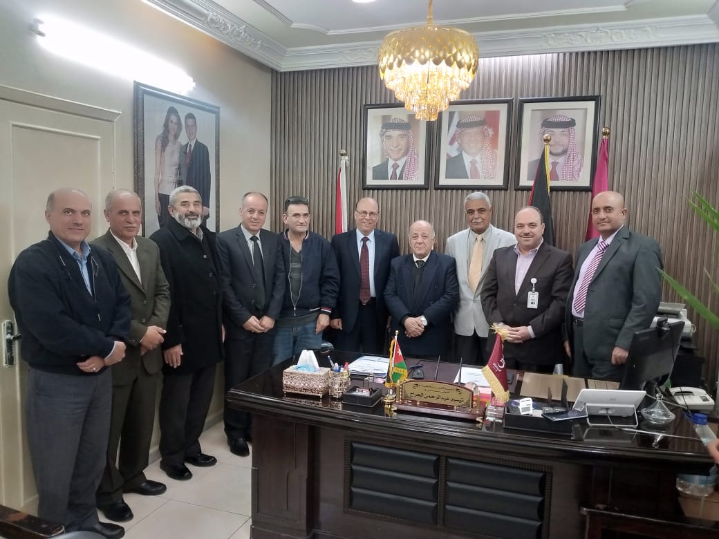 الجراح يؤكد اهمية ودور المجتمع المحلي في تطوير وتحسين البيئة التعليمية في المدارس.