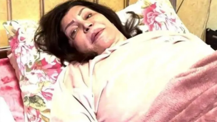 فنانة شهيرة على فراش المرض: محدش بيسأل عليا .. عمري ضاع  صورة