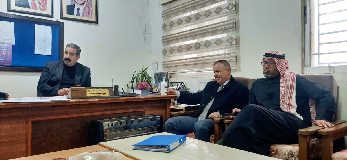 لمناقشة غياب الطلبة في المدارس الفقرا يعقد اجتماعا برؤساء اقسام الامتحانات والاشراف والتعليم العام في تربية القصر