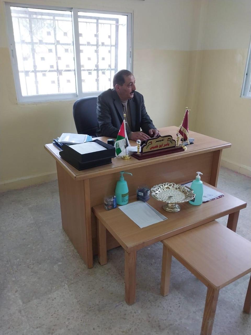 العوران يتفقد مدرسة أبو بكر الأساسية  للبنين