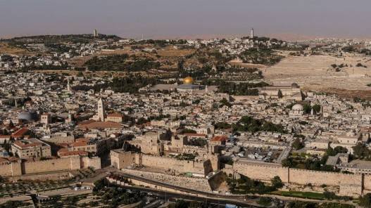 سلطات الاحتلال تستولي على أرض و3 منازل جنوب القدس