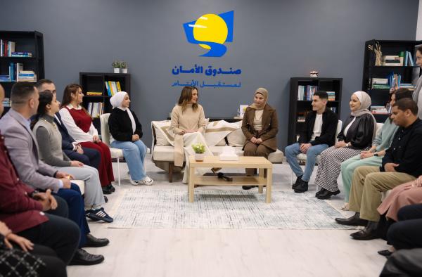 الملكة تزور صندوق الأمان لمستقبل الأيتام وتلتقي مستفيدين من برامجه