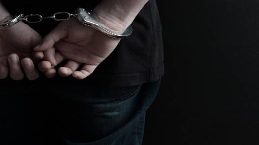القبض على شخص قتل صديقه وأحرق جثته لإخفاء جريمته في عمّان