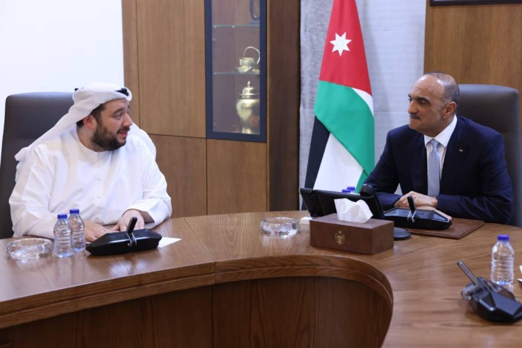 رئيس الوزراء يستقبل وزير الاستثمار الإماراتي