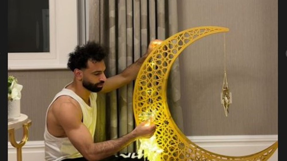 محمد صلاح ينشر صورا لاحتفاله مع ابنتيه بأجواء شهر رمضان