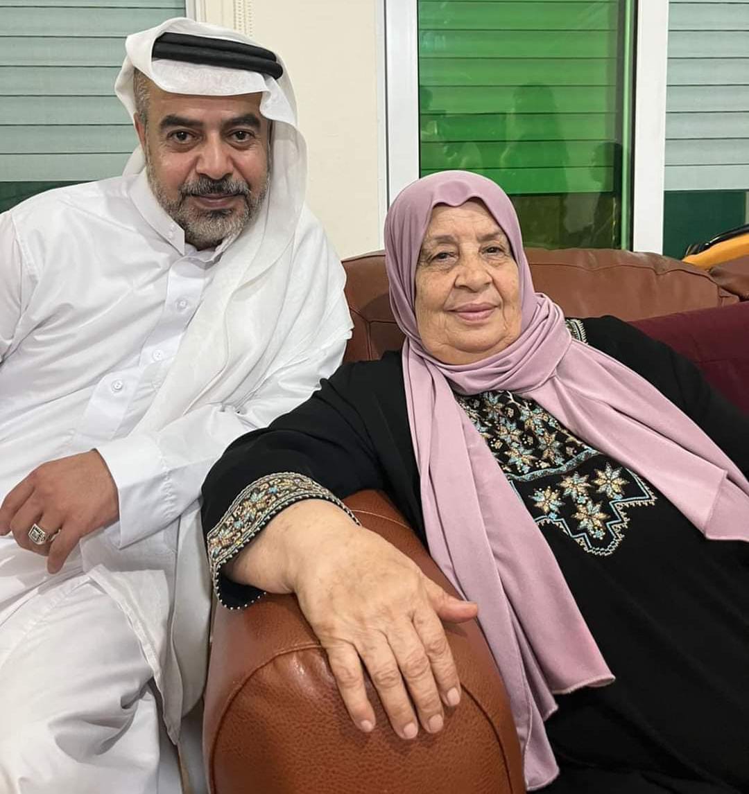 الطيب يكتب من اي شيء مصنوع قلبها