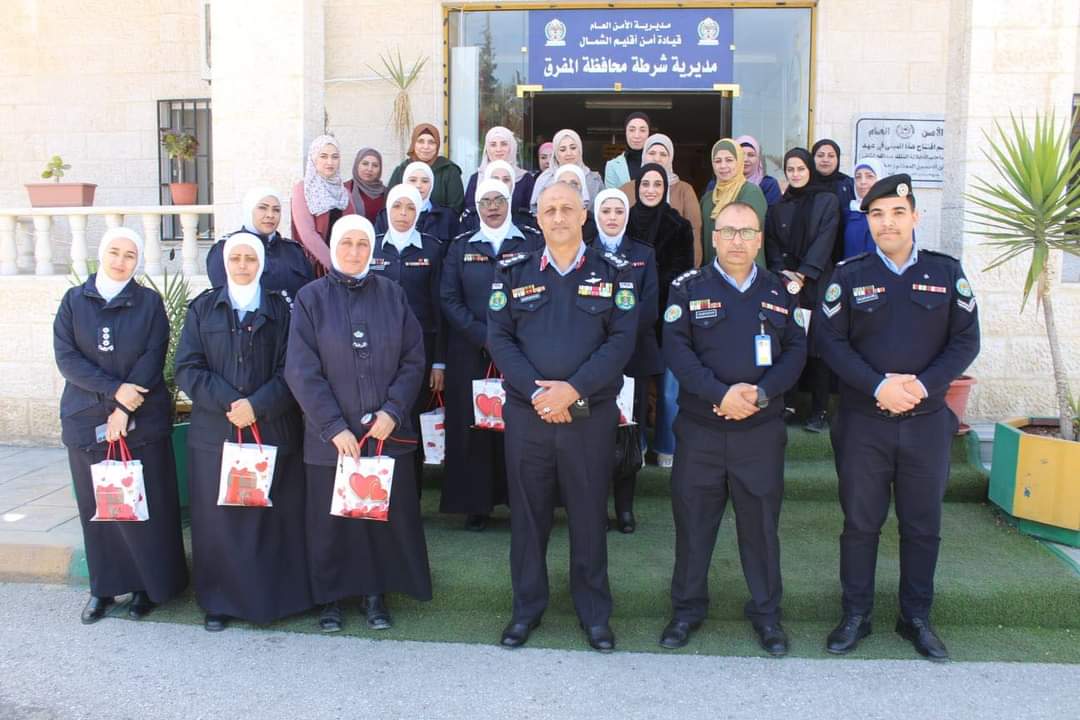 العميد المبيضين يكرّم مرتبات الشرطة النسائية بالمفرق