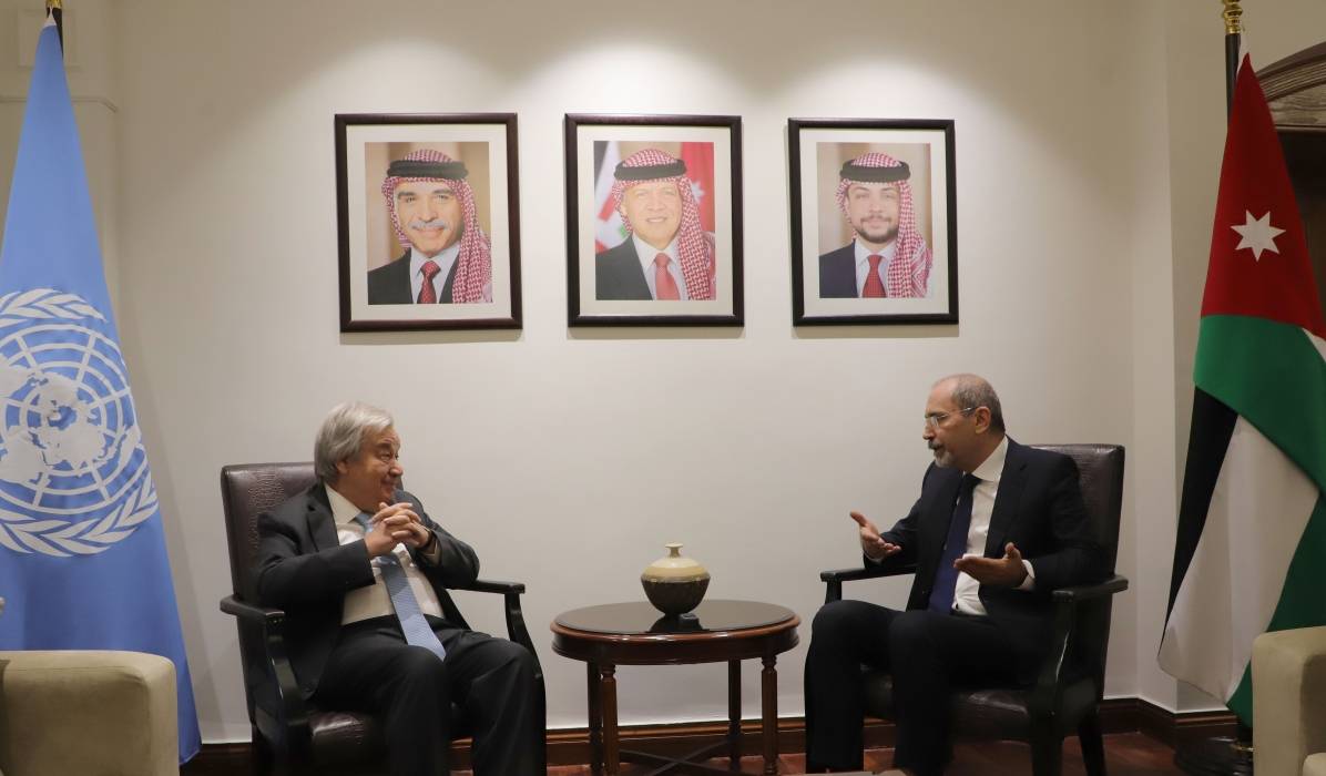 الصفدي وغوتيريش: على اسرائيل الامتثال للإرادة الدولية لوقف اطلاق النار بغزة