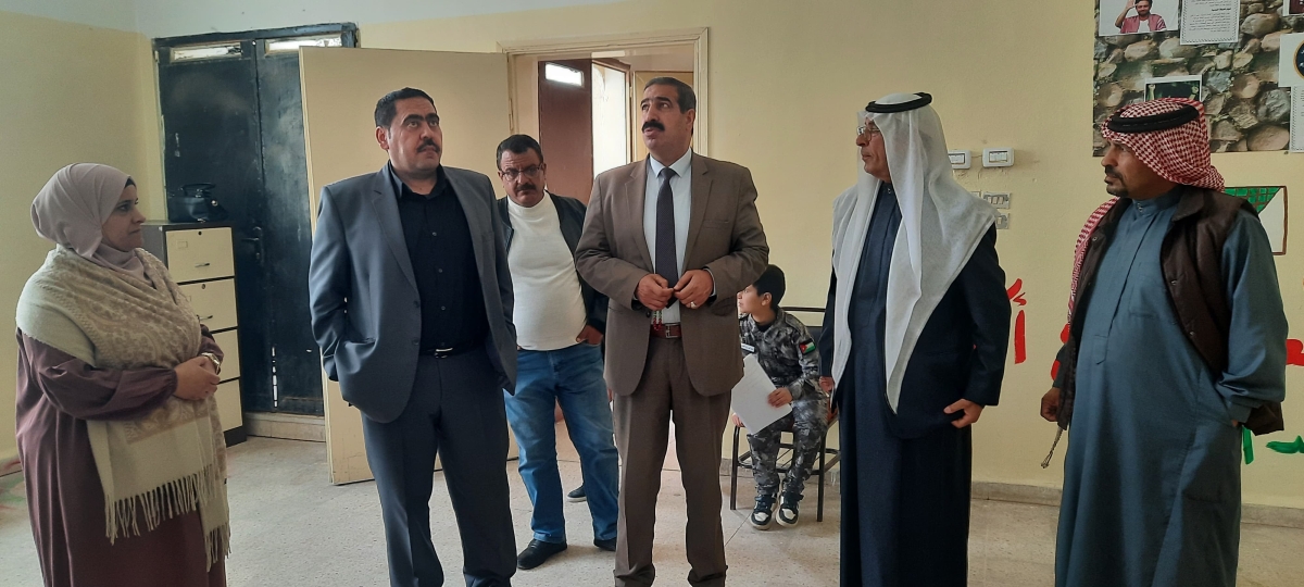 ضمن جولة تفقدية .. الفقرا يزور  عددا من المدارس
