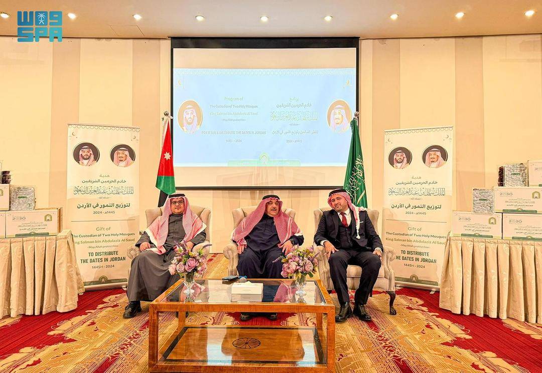 تدشن برنامجي هدية خادم الحرمين من التمور وتفطير الصائمين في عمان