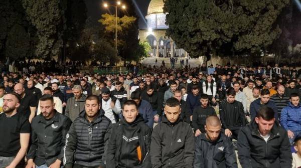 45 ألفا يؤدون صلاتي العشاء والتراويح في المسجد الأقصى