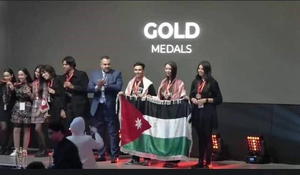 الطالب المحاسنة يظفر بذهبية المركز الأول في المهرجان الدولي للعلوم والتكنولوجيا