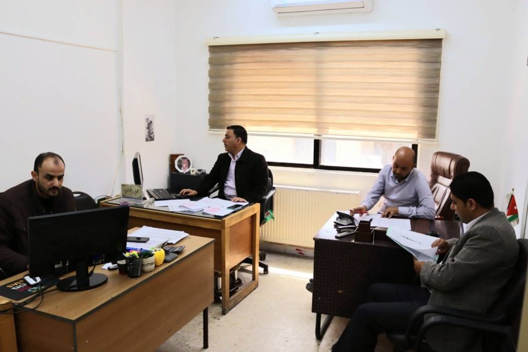 الشرفات يتابع مناقشة التشكيلات المدرسية