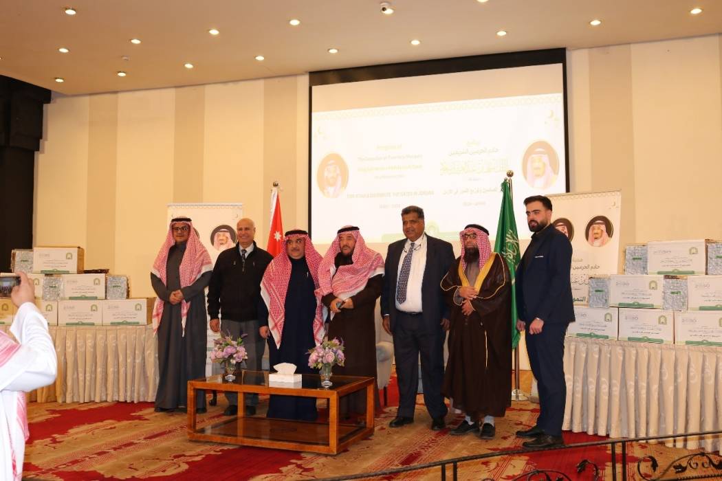 *وزارة الشؤون الإسلامية السعودية تدشن برنامجي هدية خادم الحرمين من التمور وتفطير الصائمين في الأردن  مصور*