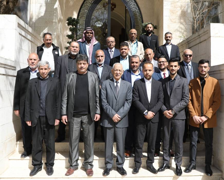 *رئيس الديوان الملكي يلتقي وفدا من منطقة المنارة بإربد*