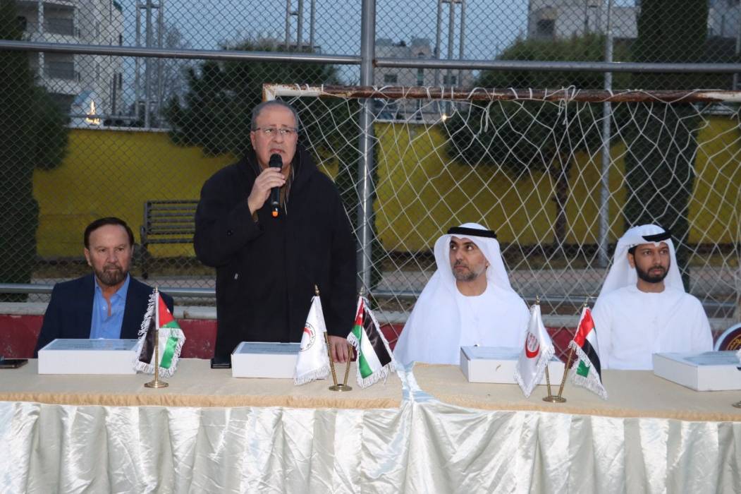 سفارة الإمارات تشرف على مبادرة إفطار صائم وتوزيع طرود غذائية بالأردن...صور