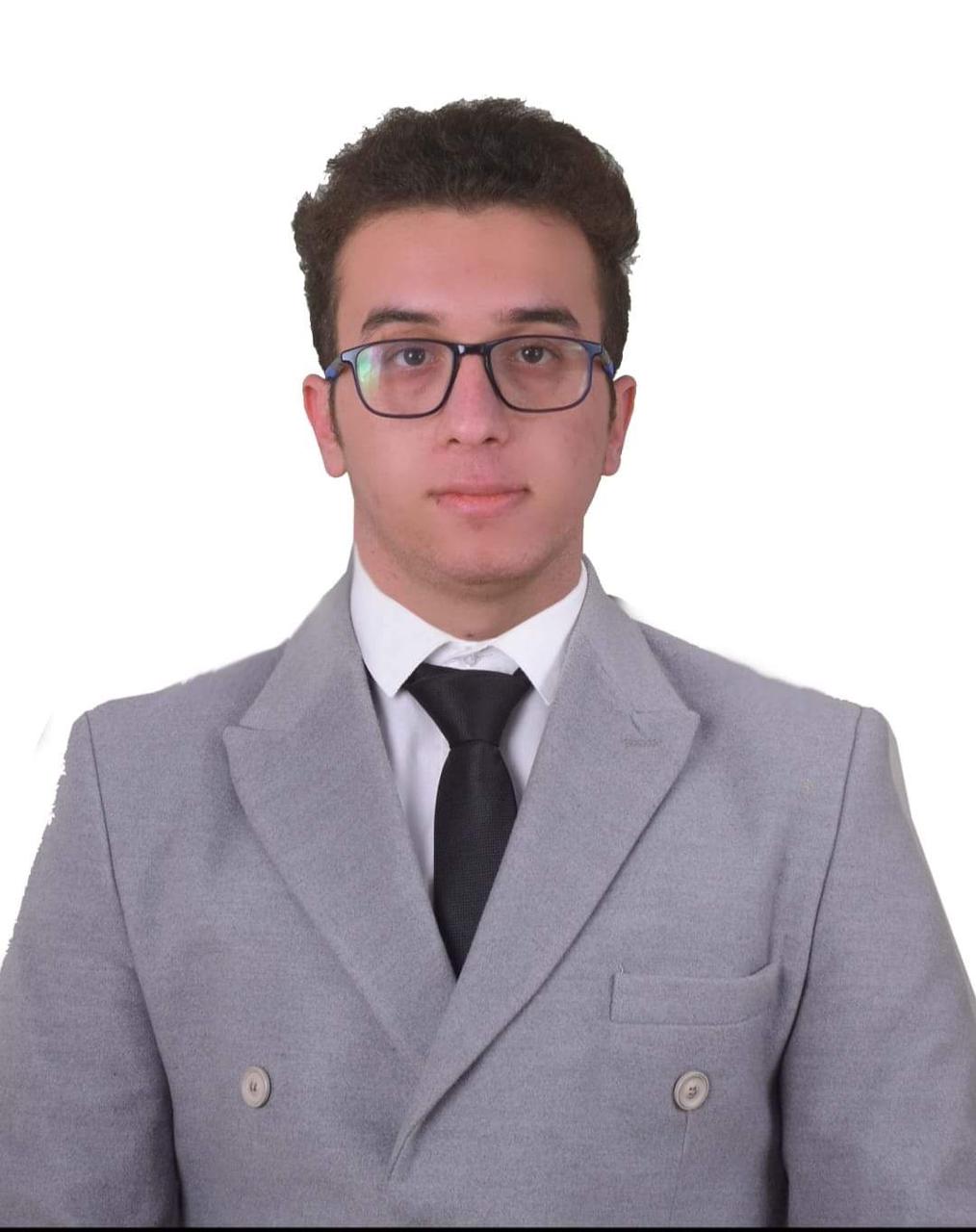 العراق : طالب في جامعة الكوفة يشارك بإبحاث علمية بمجال جراحة الأعصاب في عدة دول عالمية