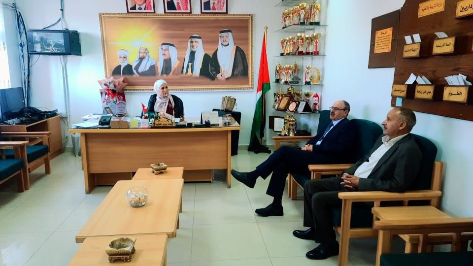 المجالي يتفقد مدرسة الملك عبدالله الثاني للتميز بالكرك