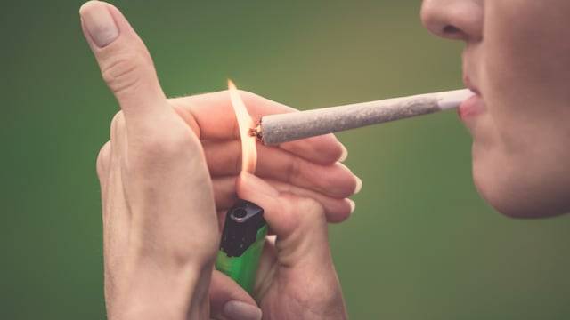 ليس كذبة أبريل.. ألمانيا تلغي تجريم تدخين الحشيش