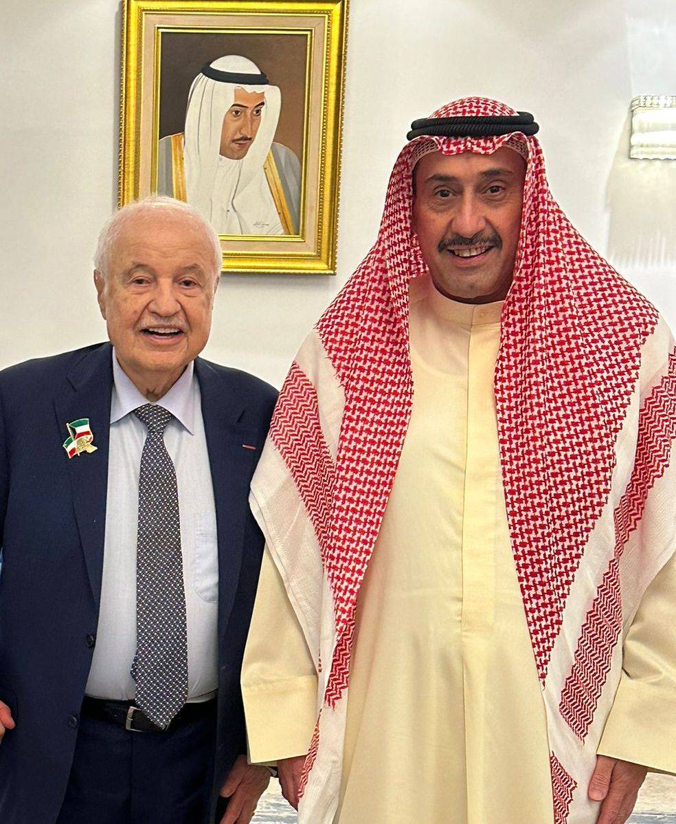 الحمود يلتقي الدكتور طلال ابوغزالة (فيديو وصور)