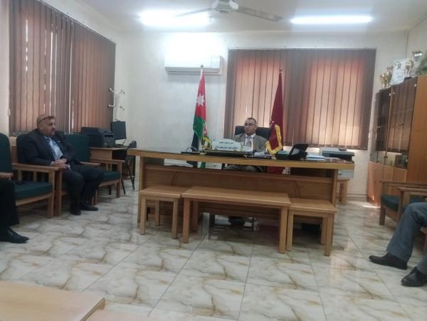 مدير التربية والتعليم للواء بني كنانة يناقش عددا من القضايا التربوية مع المشرفين