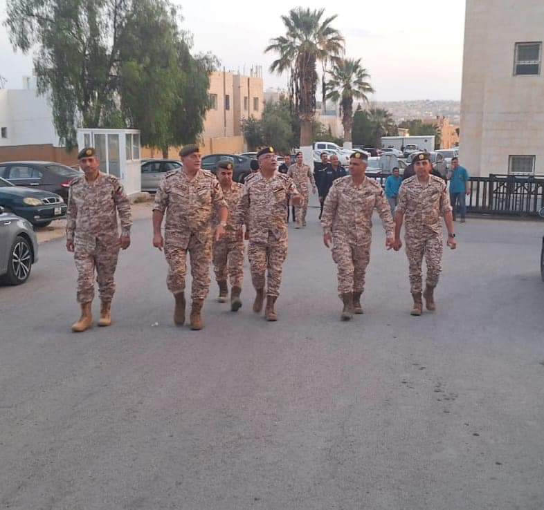 مدير عام الخدمات الطبية الملكية يشارك مرتبات مستشفى الامير علي بن الحسين العسكري مأدبة الافطار...صور