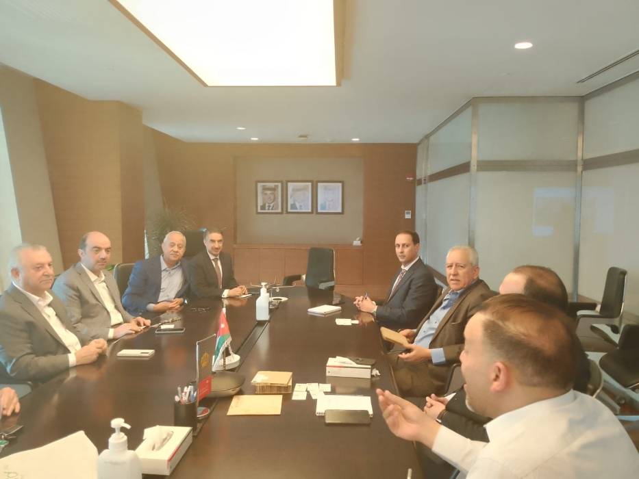 غرف الصناعة والملكية الاردنية يبحثان تعزيز التعاون فيما يتعلق بشحن المنتجات الوطنية