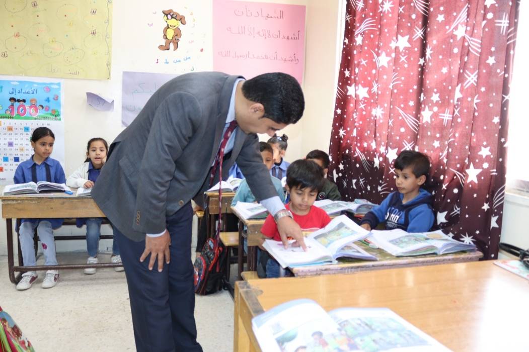الشرفات يشارك طلبة مدرسة الفحيلية فعاليات الطابور الصباحي
