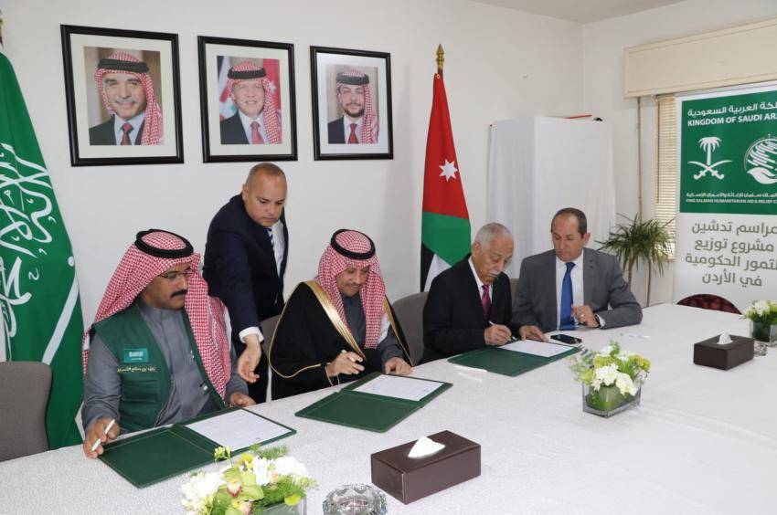 السعودية تهدي الأردن 125 طنا من التمور