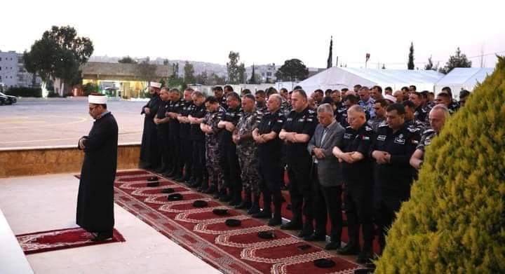 مدير الأمن العام يشارك قوات الدرك مأدبة الإفطار_صور