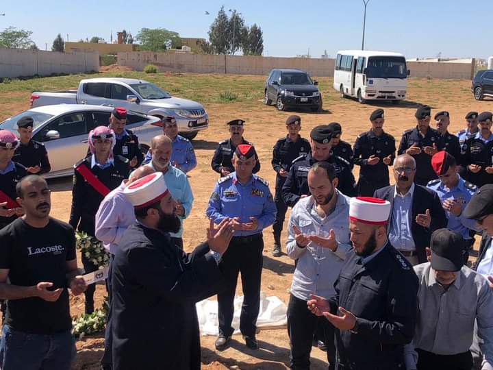 العميدالدكتور محمد العبادي يشارك تشييع جثمان الوكيل اول منى حسين محمود
