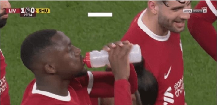 توقف مباراة ليفربول وشيفيلد بسبب افطار اللاعبيين المسلمين