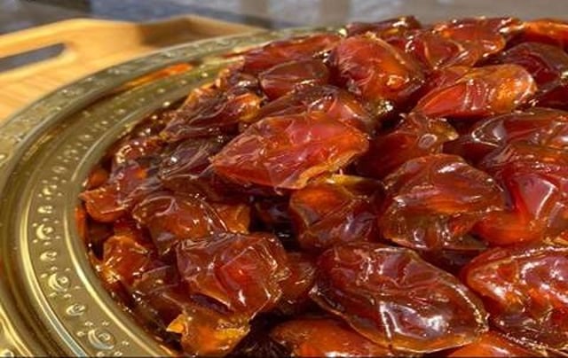 كم نسبة السكر في التمرة الواحدة؟.. طبيب سعودي   يجيب