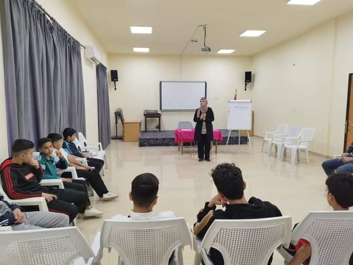 جلسةبعنوان تعزيز قيم الولاء والإنتماء بمركز شباب الرمثا