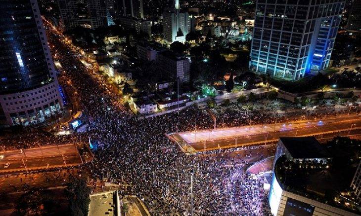 متظاهرون معارضون لنتنياهو يطالبون بإعلان الإضراب العام