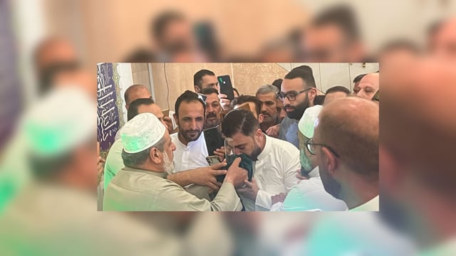 مسجد في بغداد يعرض شعرة منسوبة للنبي محمد علية الصلاة والسلام