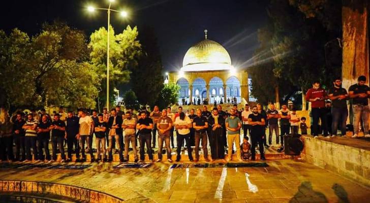 25 ألفا يؤدون صلاتي العشاء والتراويح في “الأقصى”