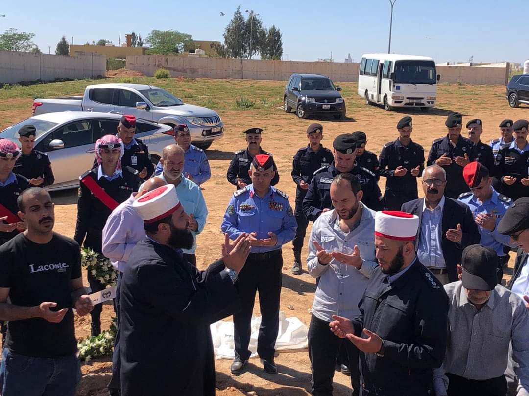 تشييع جثمان الوكيل اول منى حسين خضر حمود