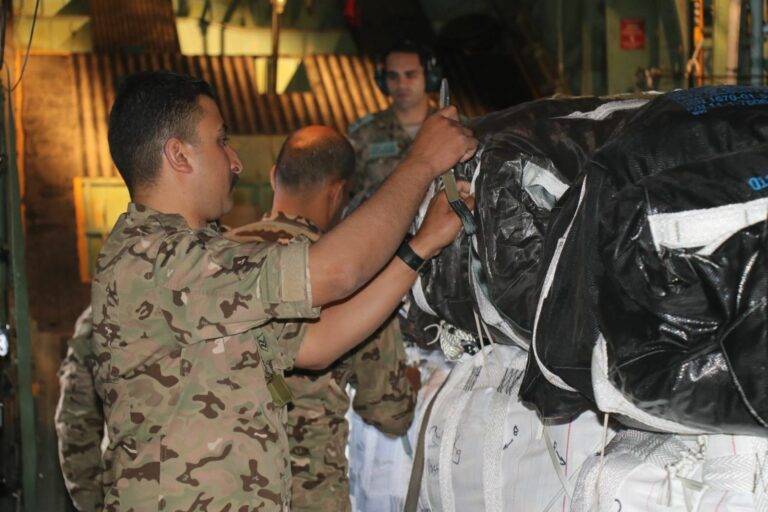 القوات المسلحة تنفذ 7 إنزالات جوية بمشاركة دولية على شمال غزة