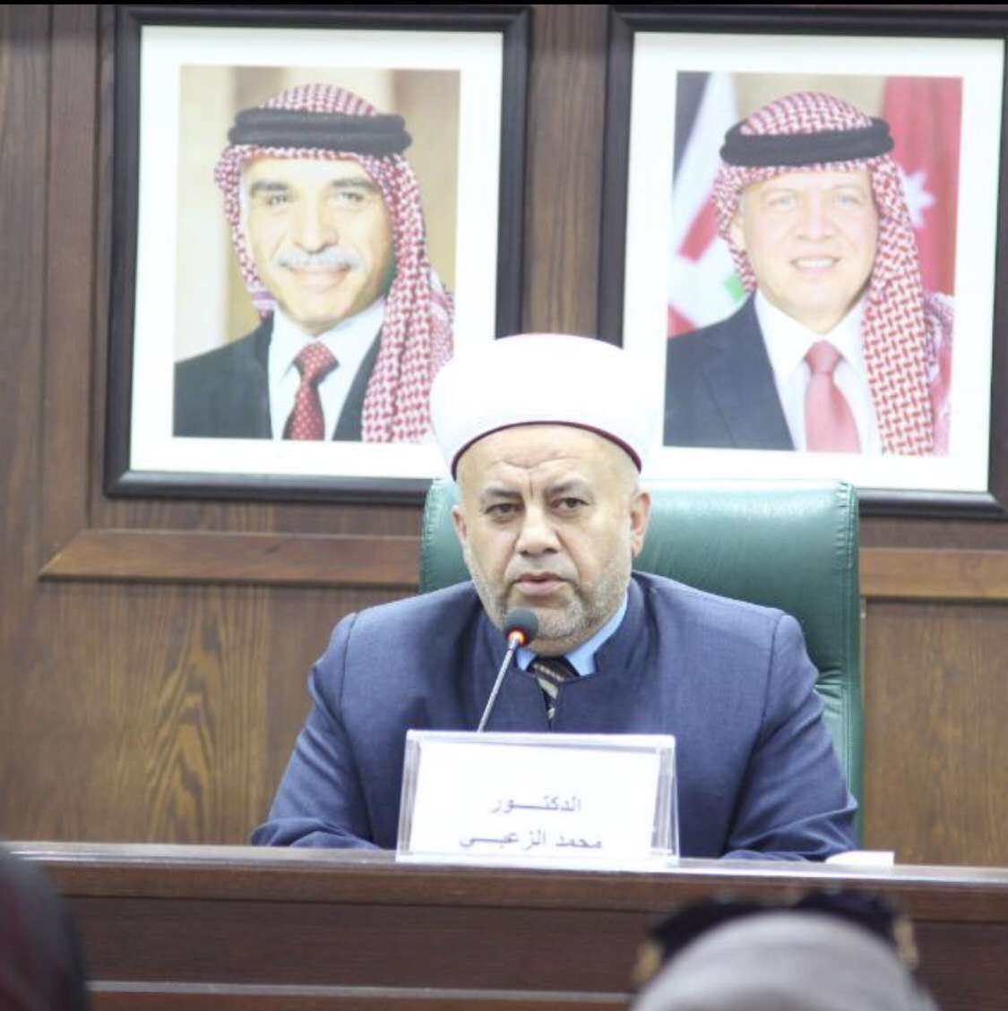 المفتي الدكتور محمد يونس الزعبي الموظف المثالي في الخدمة المدنية