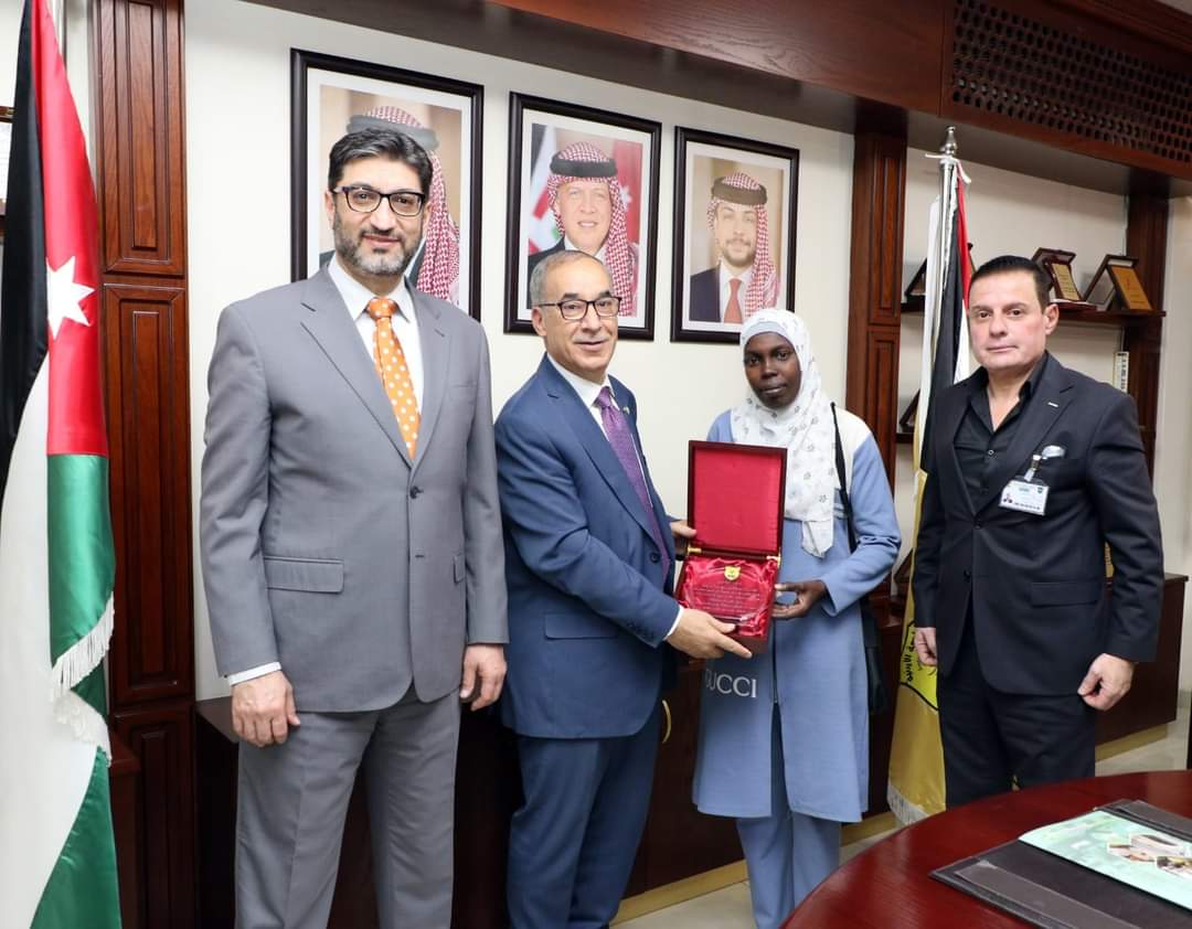 البصول يُكرّم موظفي التدبير المنزلي عن فئة الموظف المثالي...صور