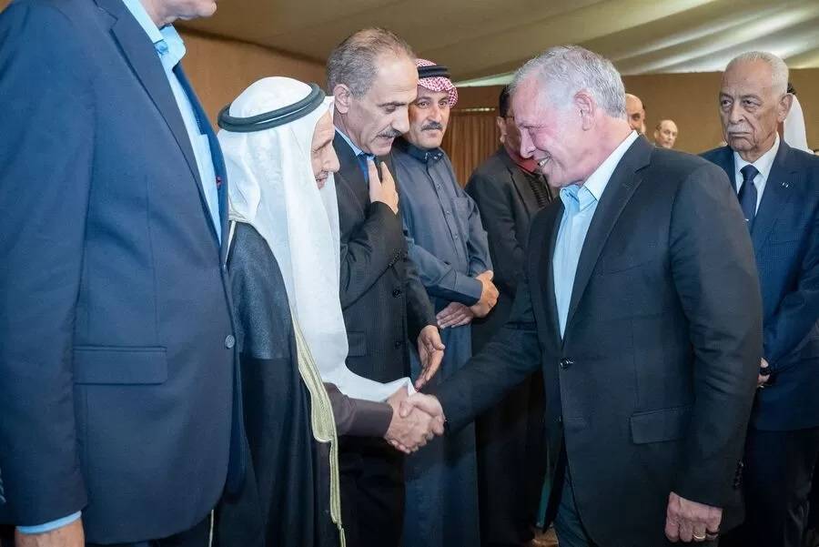 أهالي المخيمات مخاطبين الملك: نحن معك وخلفك على يمينك ولن نخذلك