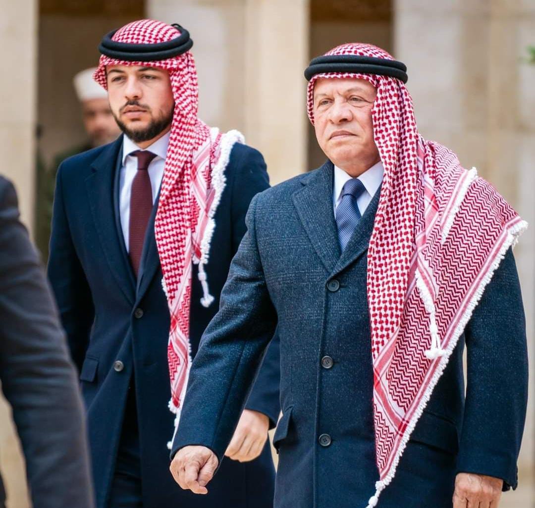 الشيخ هزاع العيسى يهنئ الملك وولي العهد بقرب عيد  الفطر السعيد