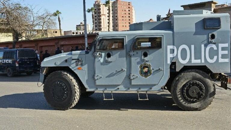 4 مصريين ينتحلون صفة ضباط شرطة ويسرقون تاجر مخدرات