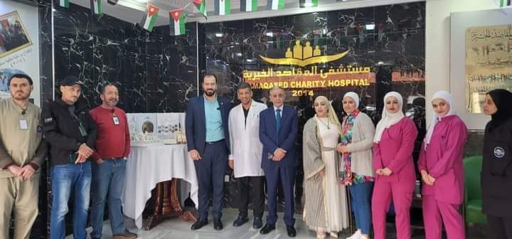 مدير مستشفى المقاصد يزور المرضى خلال أول أيام العيد