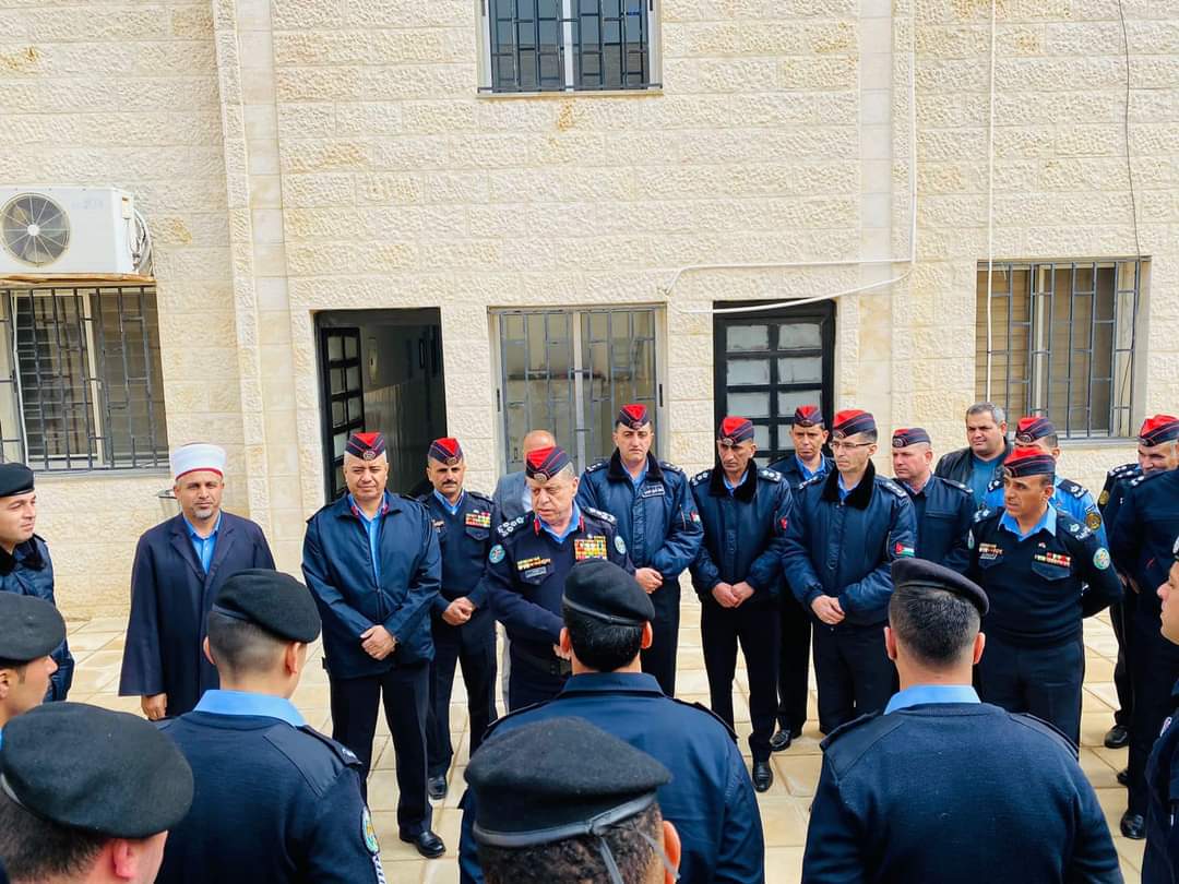 مساعدو مدير الامن العام وكبار القادة والمدراء في الميدان  يشاركون مختلف الوحدات والتشكيلات اول ايام عبد الفطر ...صور