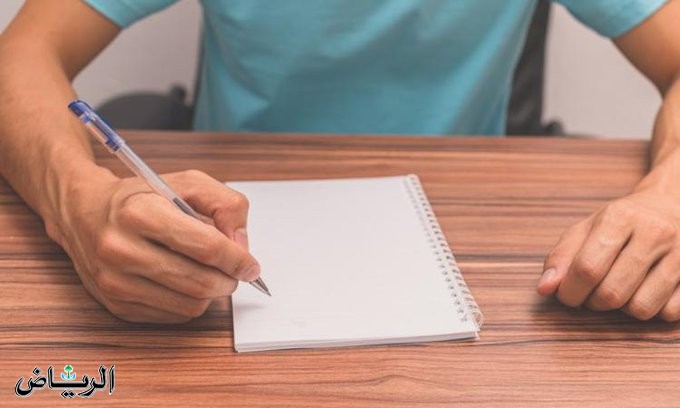 دراسة تنصح الغاضبين بتدوين أفكارهم على ورقة ثم رَميِها